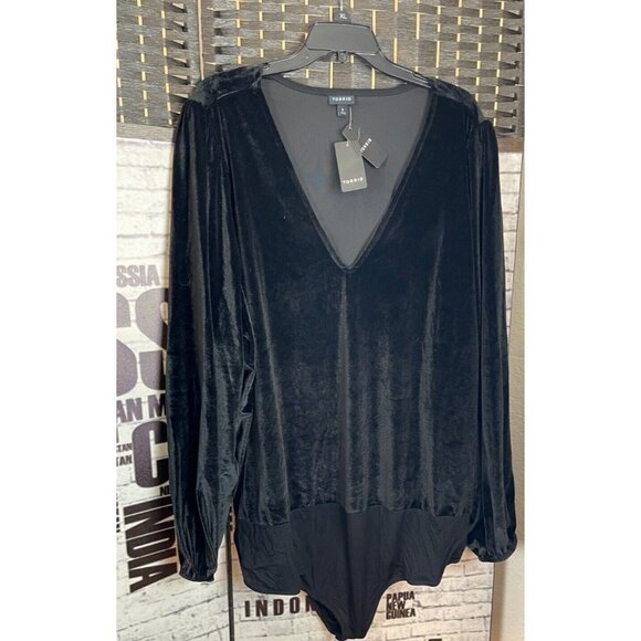 Torrid Plus 6 Black Velour-Velvet Stretch V-Neckline Long Sleeve Bodysuit - Picture 2 of 5